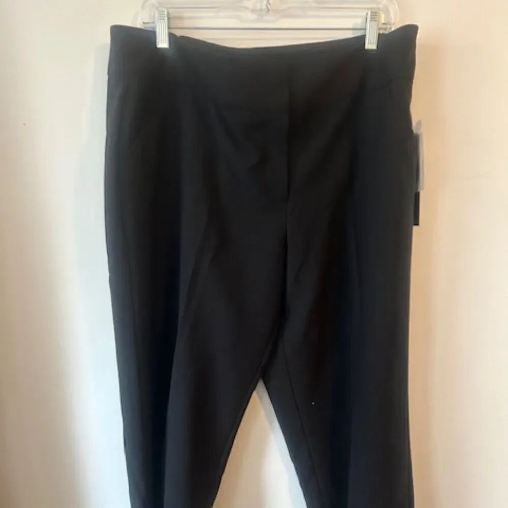 Nicole Miller Black Essential Easy Care capri, size 16